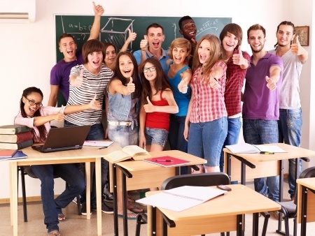 10349050_s - Schler im Klassenzimmer